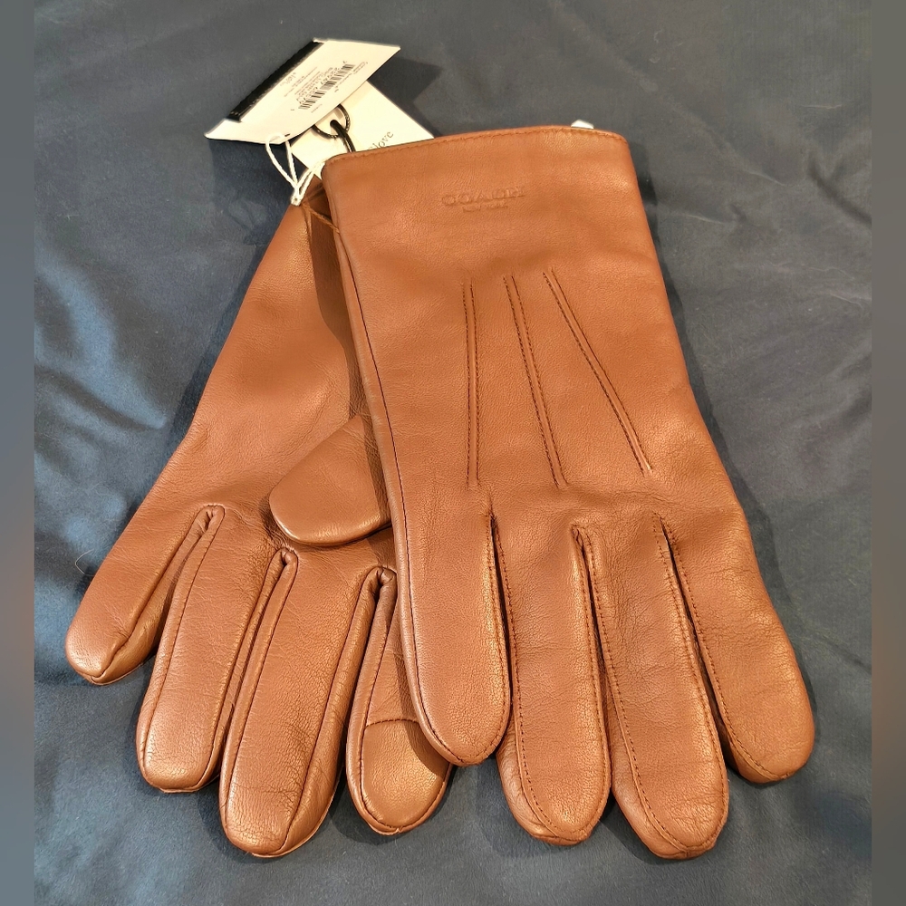 Coach Sculpted Leather Tech Gloves - NWT - Women's Size M